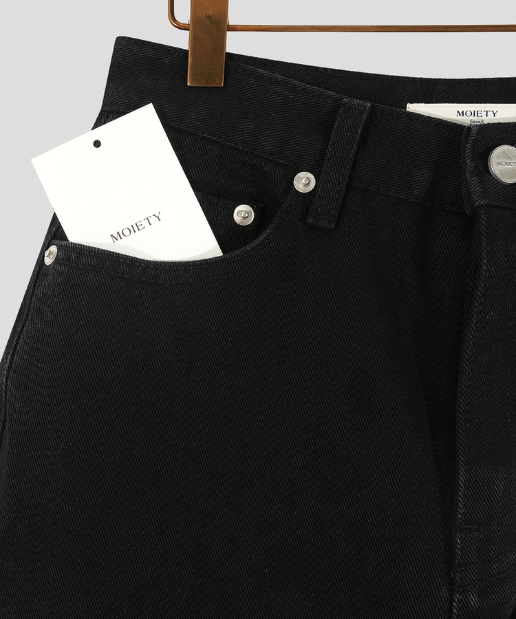 テーパードストレートフィットデニム