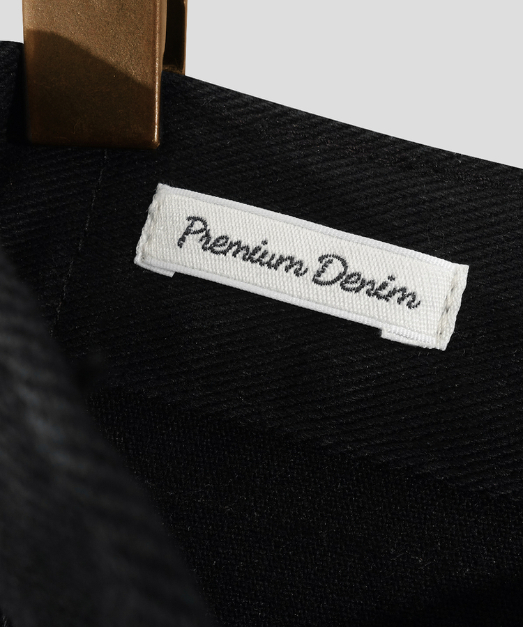 テーパードストレートフィットデニム