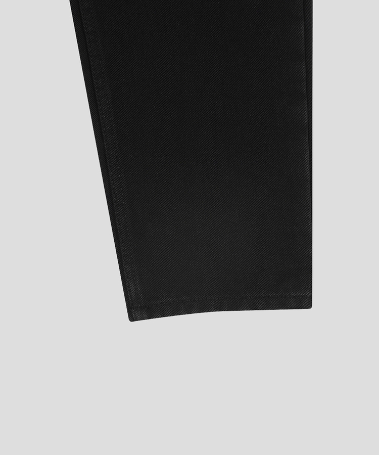 テーパードストレートフィットデニム