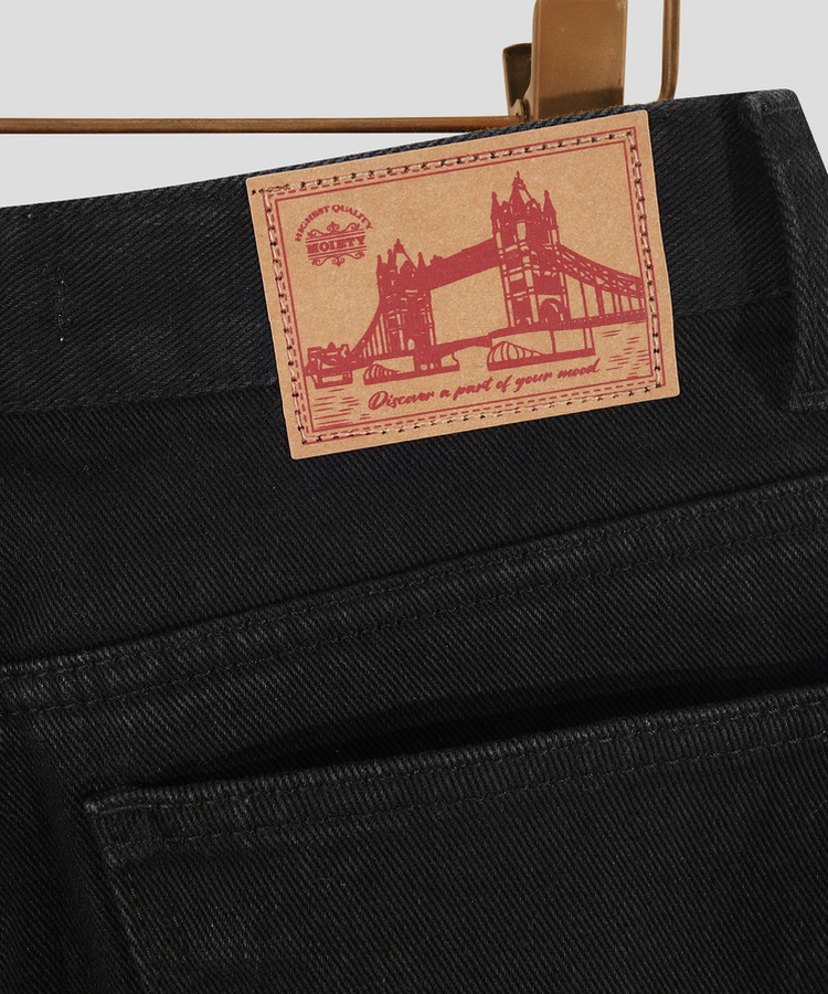 テーパードストレートフィットデニム