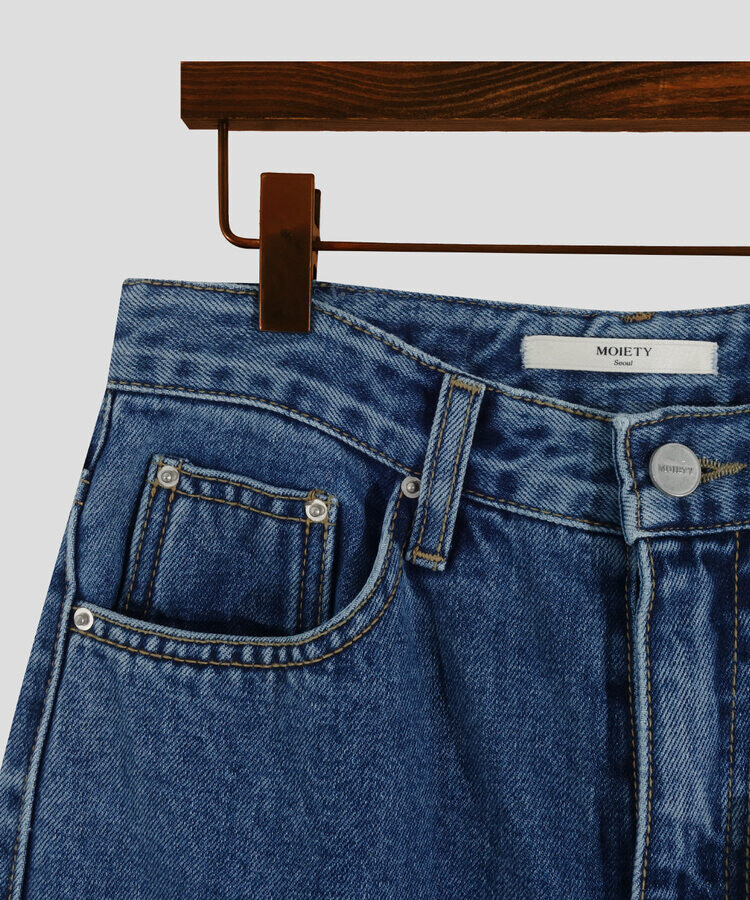 ストレートセミワイドデニム