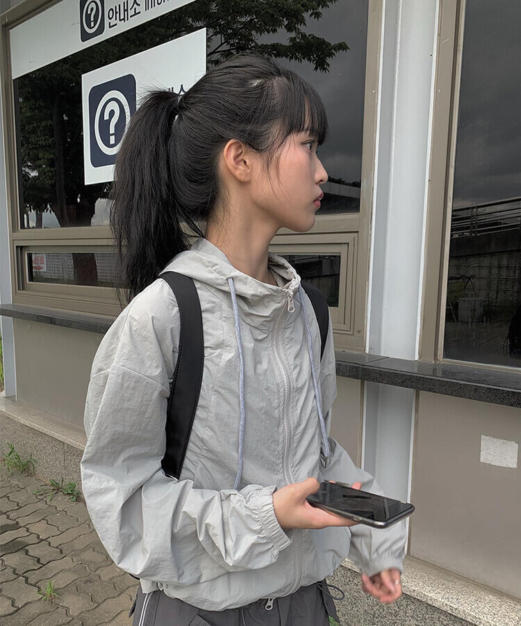 ナイロンフードダブルジップクロップウインドブレーカー｜ジャンパー