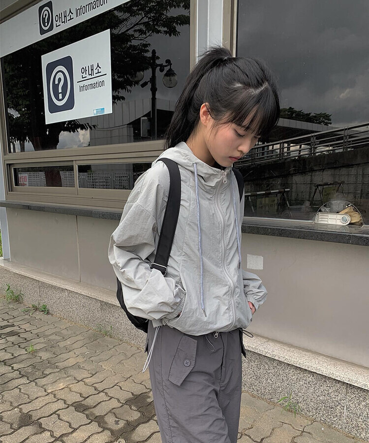 ナイロンフードダブルジップクロップウインドブレーカー｜ジャンパー