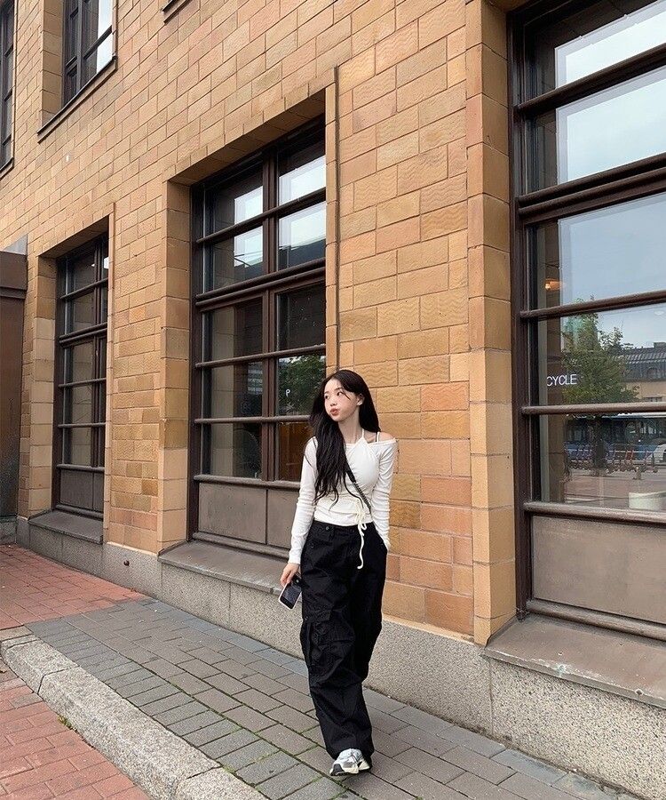 長袖Tシャツ ユニークラップストラップオフショルダー長袖Tシャツ アイボリー