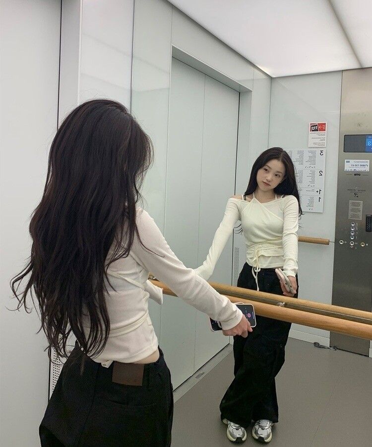 長袖Tシャツ ユニークラップストラップオフショルダー長袖Tシャツ アイボリー
