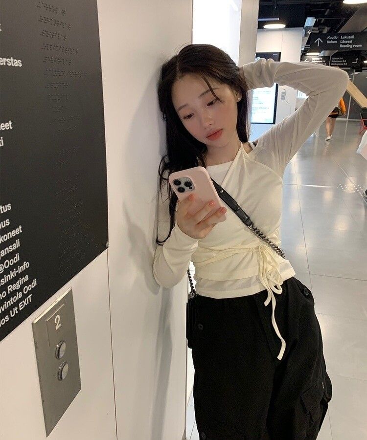 長袖Tシャツ ユニークラップストラップオフショルダー長袖Tシャツ アイボリー