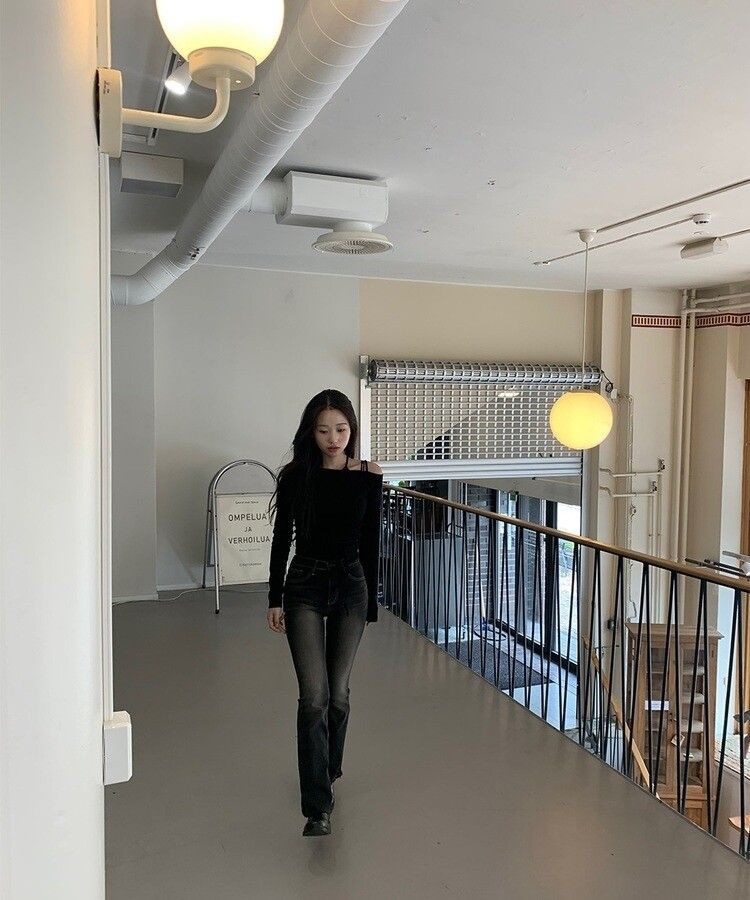 長袖Tシャツ ユニークラップストラップオフショルダー長袖Tシャツ ブラック