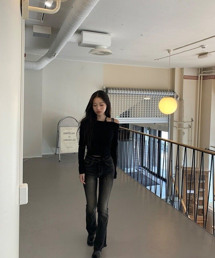 長袖Tシャツ ユニークラップストラップオフショルダー長袖Tシャツ ブラック