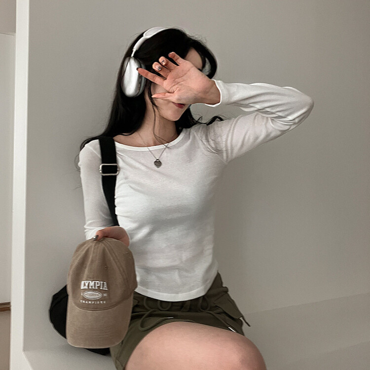 기장감좋은 투썸 밑단 굴림 긴팔 티셔츠 아이보리