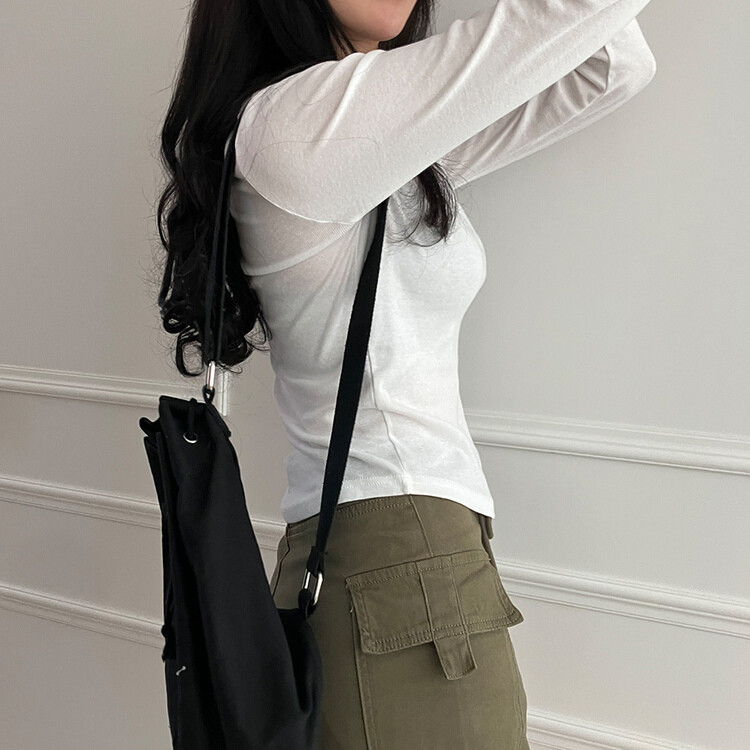 기장감좋은 투썸 밑단 굴림 긴팔 티셔츠 아이보리