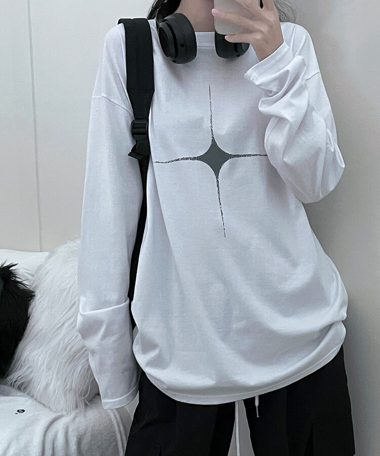 長袖Tシャツ クロスユニークプリントルーズフィット長袖Tシャツ ホワイト
