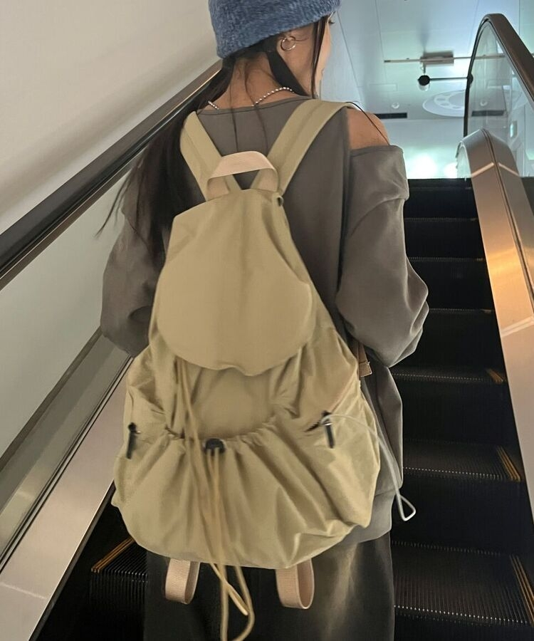 ストリングナイロンバケットバックパック5色 ベージュ