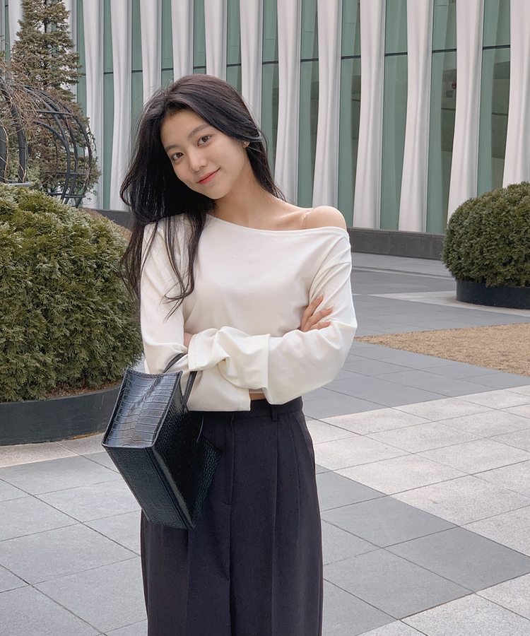スリムウエストクロップオフショルダー長袖Tシャツ｜長袖Tシャツ｜韓国