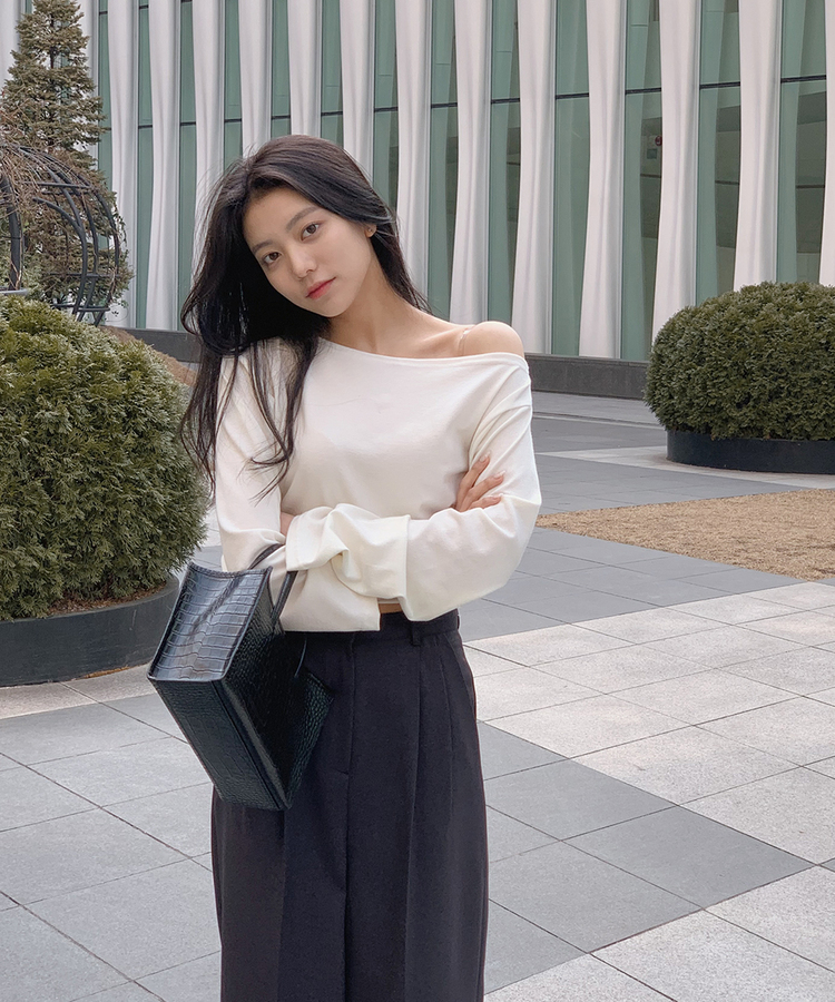 スリムウエストクロップオフショルダー長袖Tシャツ｜長袖Tシャツ｜韓国