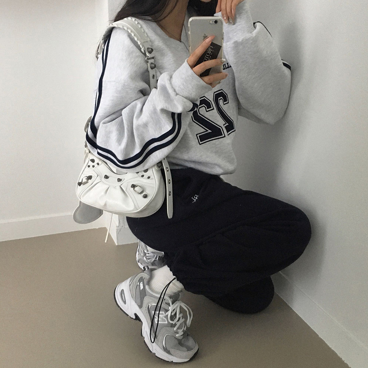 トラックラインスリーブVネックルーズフィットトレーナー MELANGE WHITE