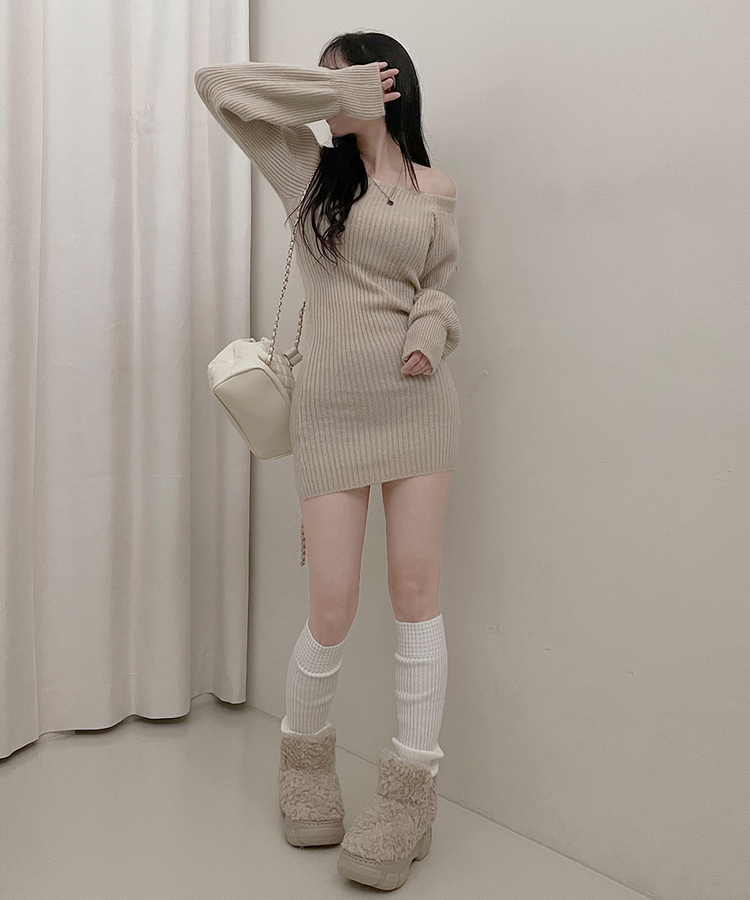 골지스퀘어벌룬미니니트원피스 베이지