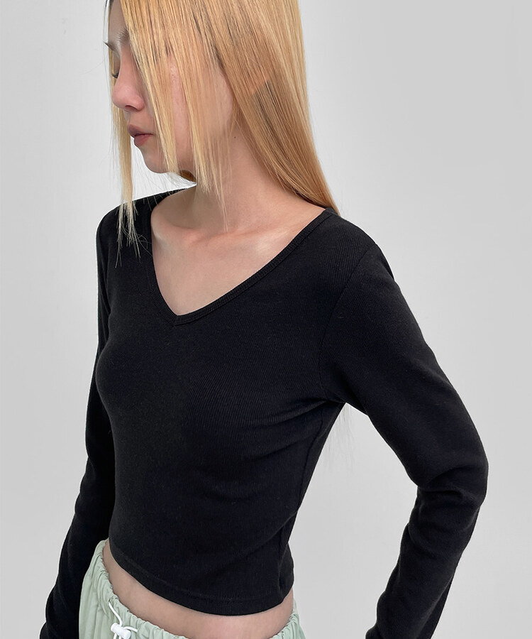 Vネッククロップ長袖Tシャツ BLACK