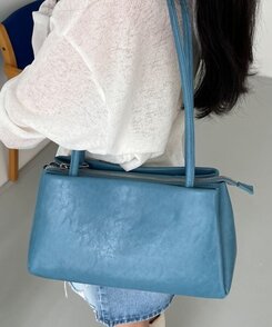スクエアレザーショルダーバッグ AQUA