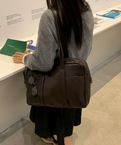ポケットレザービッグショルダーバッグ BROWN