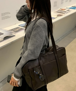 ポケットレザービッグショルダーバッグ BROWN