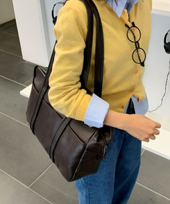 ポケットレザービッグショルダーバッグ BROWN