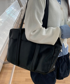 ポケットレザービッグショルダーバッグ BLACK