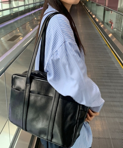 ポケットレザービッグショルダーバッグ BLACK