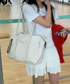 ポケットレザービッグショルダーバッグ IVORY