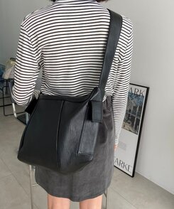 マルチポケットカジュアルショルダークロスバッグ BLACK