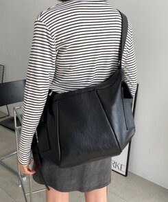 マルチポケットカジュアルショルダークロスバッグ BLACK