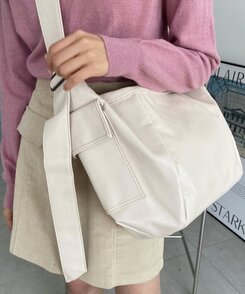 マルチポケットカジュアルショルダークロスバッグ IVORY