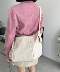 マルチポケットカジュアルショルダークロスバッグ IVORY