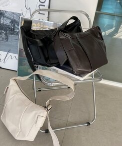 マルチポケットカジュアルショルダークロスバッグ