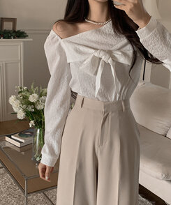 フェミニン斜めオフショルダーリボンリンクルトップス｜ブラウス｜韓国