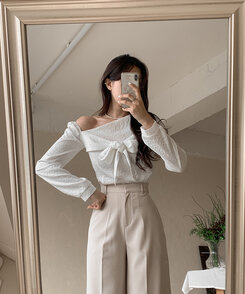 フェミニン斜めオフショルダーリボンリンクルトップス｜ブラウス｜韓国