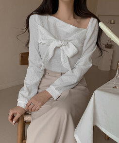 フェミニン斜めオフショルダーリボンリンクルトップス｜ブラウス｜韓国