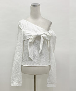 フェミニン斜めオフショルダーリボンリンクルトップス｜ブラウス｜韓国