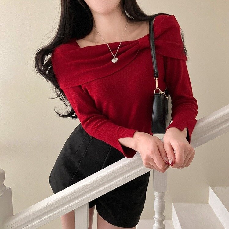 러브시그널 리본 스퀘어 오프숄더 소매 트임 긴팔 니트 레드