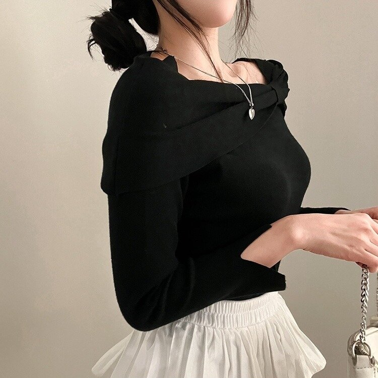 러브시그널 리본 스퀘어 오프숄더 소매 트임 긴팔 니트 블랙