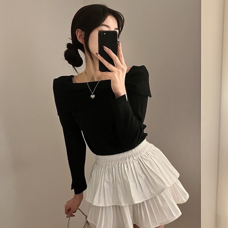 러브시그널 리본 스퀘어 오프숄더 소매 트임 긴팔 니트 블랙