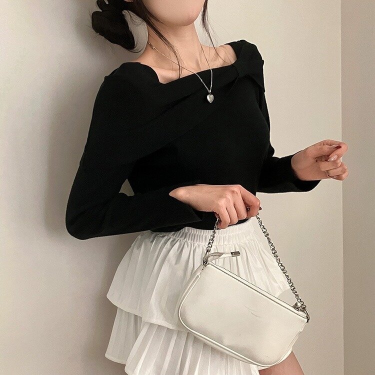 러브시그널 리본 스퀘어 오프숄더 소매 트임 긴팔 니트 블랙