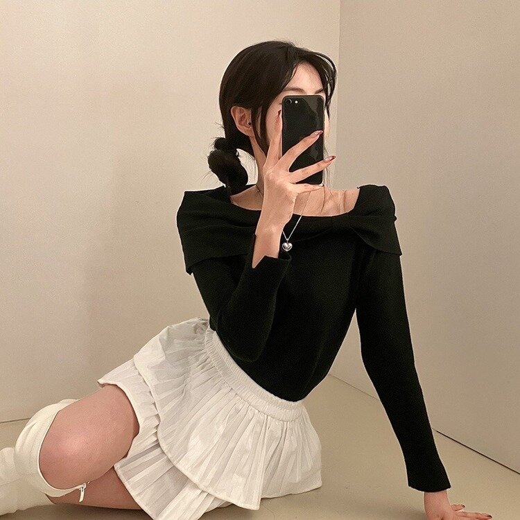 러브시그널 리본 스퀘어 오프숄더 소매 트임 긴팔 니트 블랙