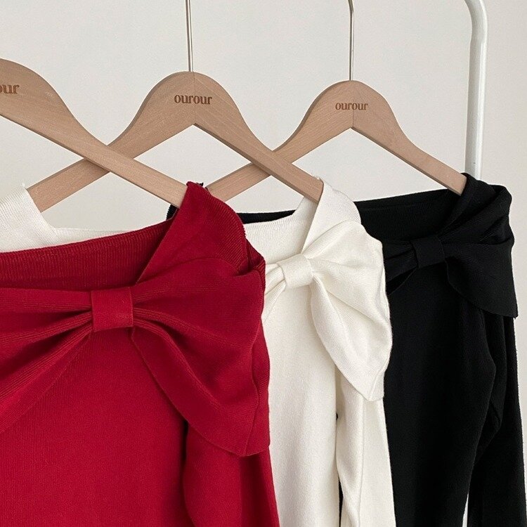 러브시그널 리본 스퀘어 오프숄더 소매 트임 긴팔 니트