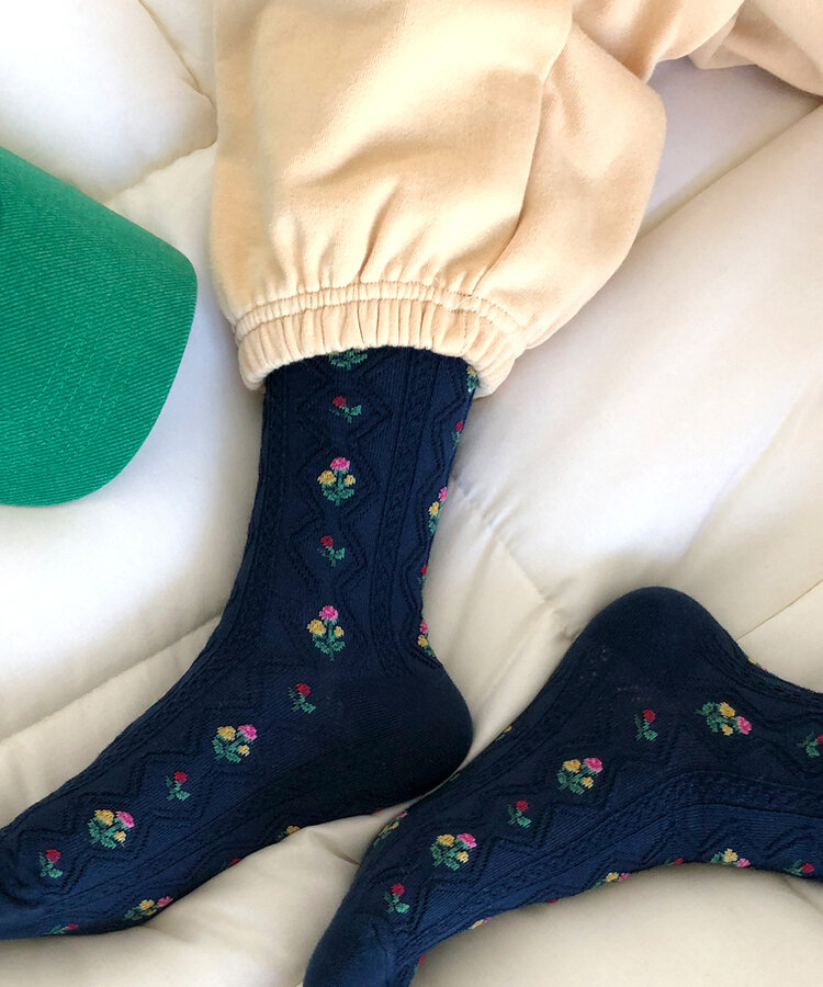 フラワーケーブルソックス NAVY
