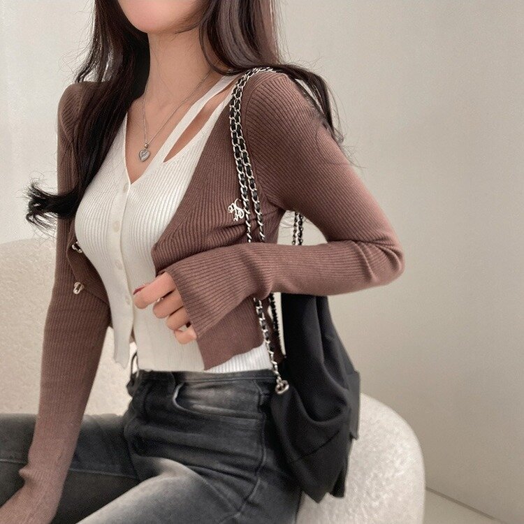 디테일 완성 일체형 리셋 레이어드 배색 버클 언발 트임 일체형 골지 크롭 니트 가디건 브라운