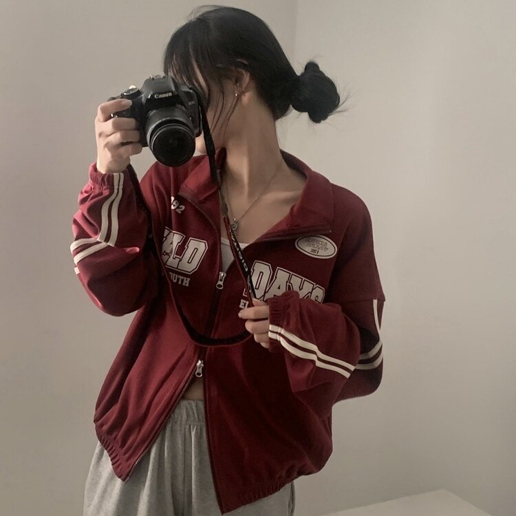 필드 라인 배색 투웨이 카라 레터링 집업점퍼 4color 버건디