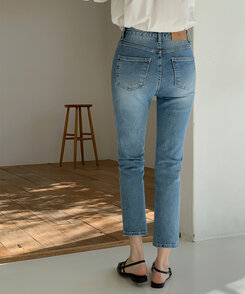デニム スリムストレートフィットアンクルデニムパンツ DENIM