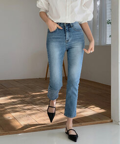 デニム スリムストレートフィットアンクルデニムパンツ DENIM