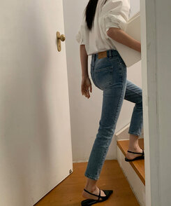 デニム スリムストレートフィットアンクルデニムパンツ DENIM