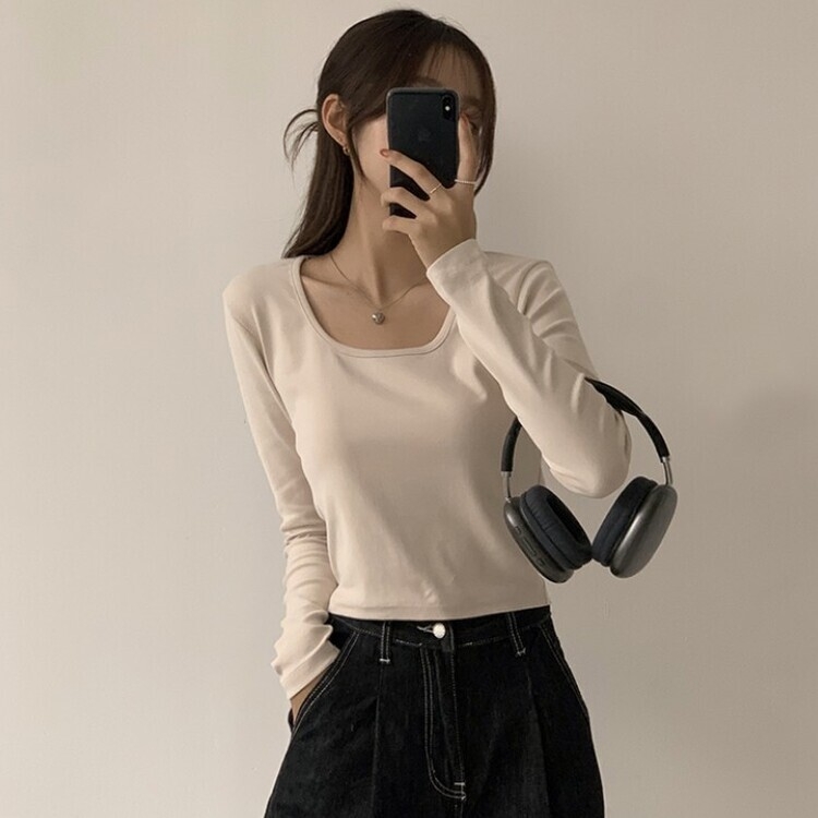 가을 유넥 간절기 긴팔 티셔츠 세미 크롭 슬림핏 니트 긴팔티 베이지